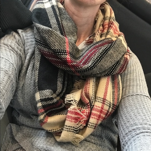 Warm colors Infinity scarf with slight fringe - Picture 2 of 2